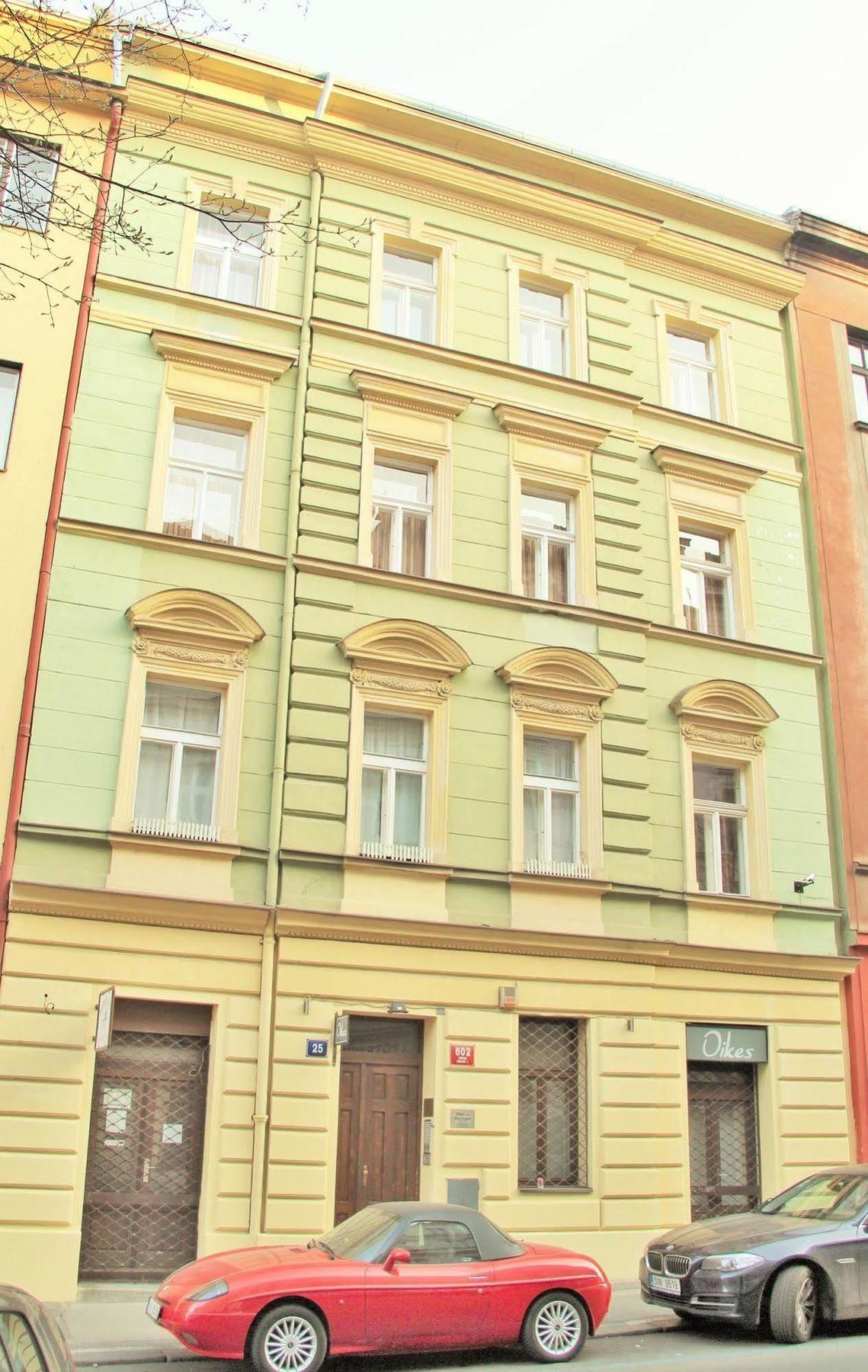 Vlkova Palace Prague Exterior photo